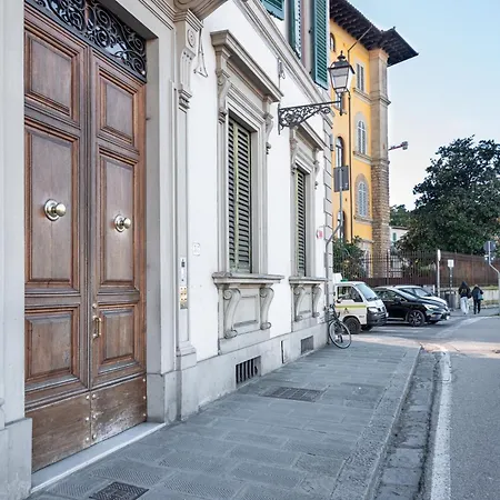 A Due Passi Da Ponte Vecchio Lägenhet *