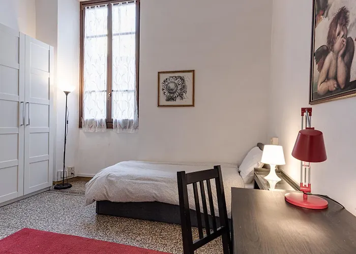 A Due Passi Da Ponte Vecchio Апартаменты *