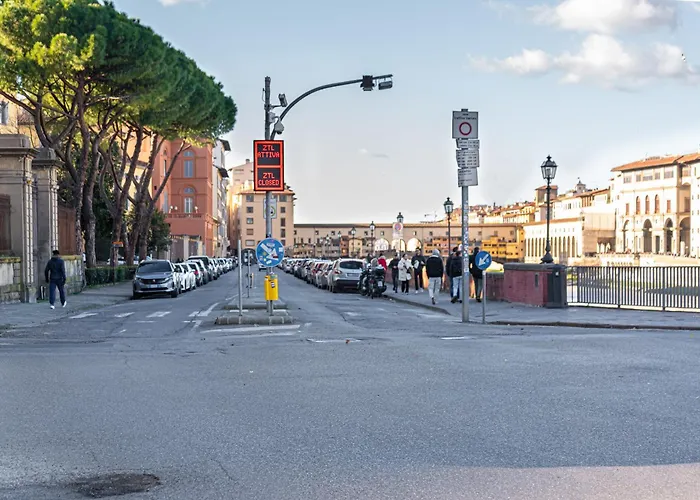Апартаменты A Due Passi Da Ponte Vecchio