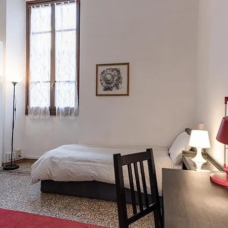 A Due Passi Da Ponte Vecchio Apartment *